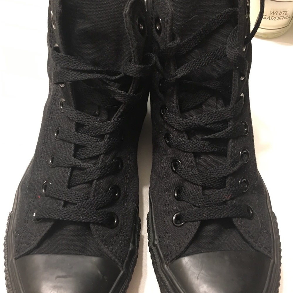 Sneakers gently worn